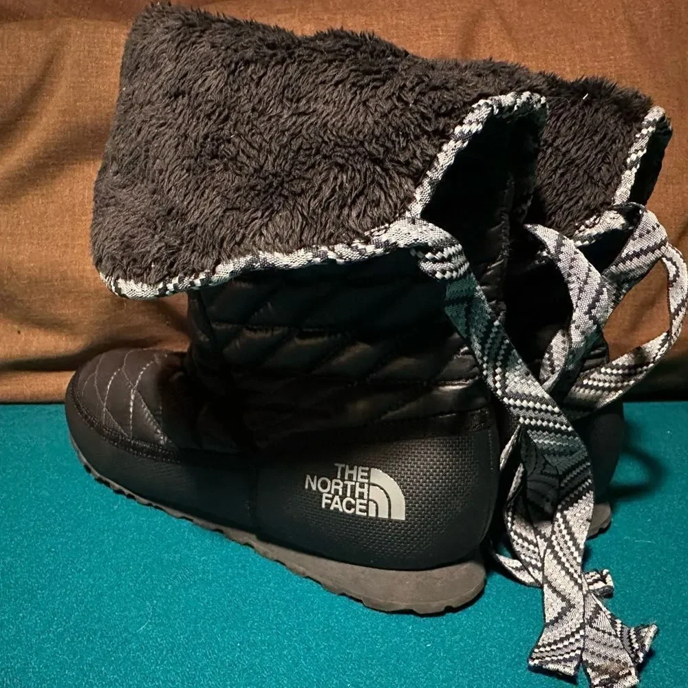 Black North Face Boots​